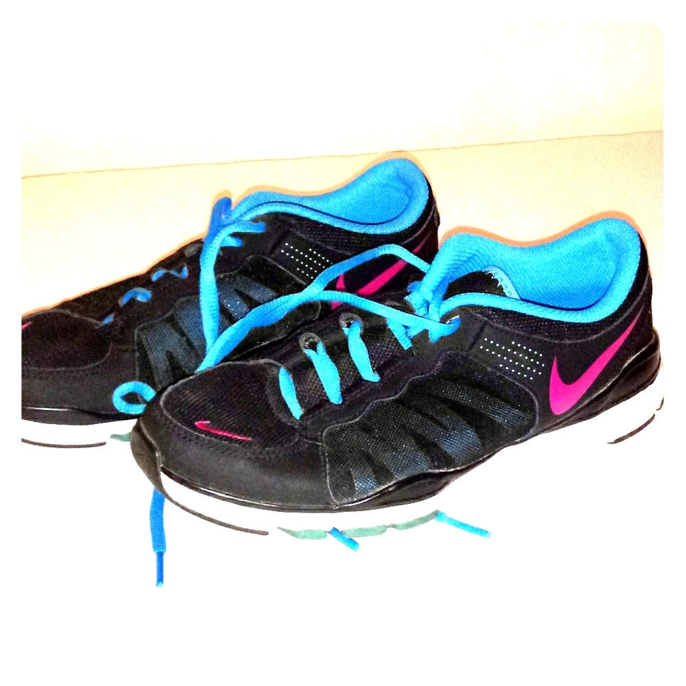Nike womans running shoe